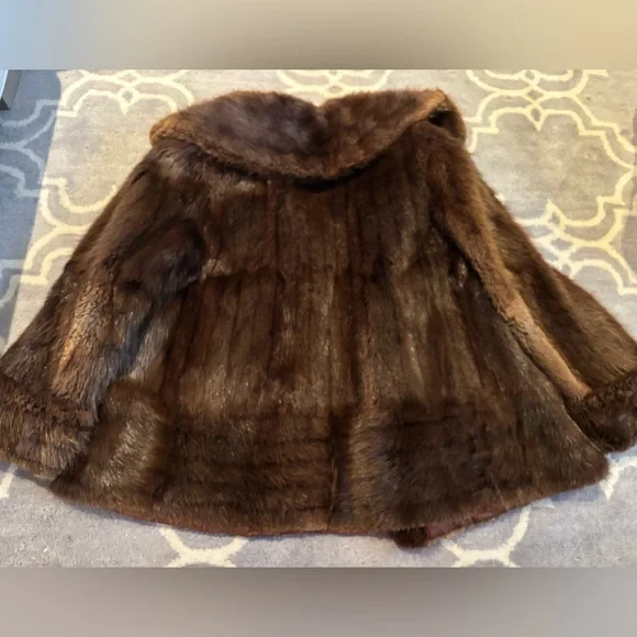 Short Style Fur Coat - Picture 11 of 16